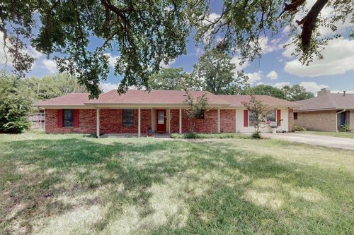 703 S 4th St, Crandall, TX, 75114-2813 | Card Image
