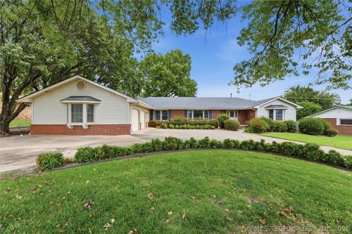 820 W Davis Drive, Nowata, OK, 74048 | Card Image