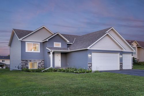 933 Cobblestone Ln, Belle Plaine, MN, 56011-5124 | Card Image