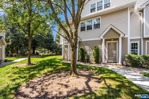 p128-37 Mayer Dr, Clifton, NJ, 07012-1651 | Card Image