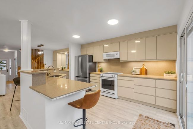 808 Mckay Cres, House attached with 3 bedrooms, 3 bathrooms and 2 parking in Milton ON | Image 21