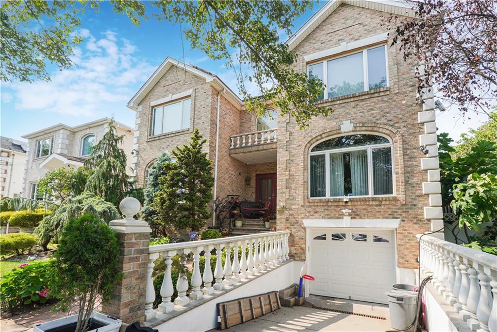 Pinewood Ave, Staten Island, NY 10306