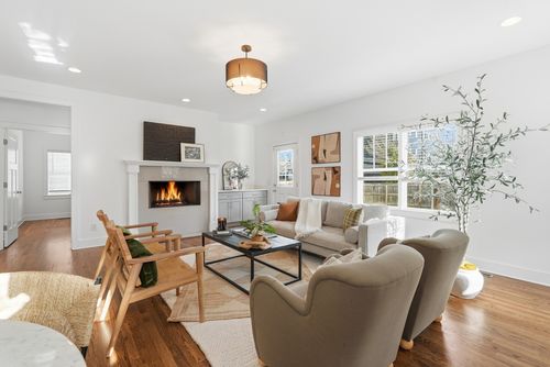 1822 12th Ave N, Nashville, TN, 37208-1447 | Card Image