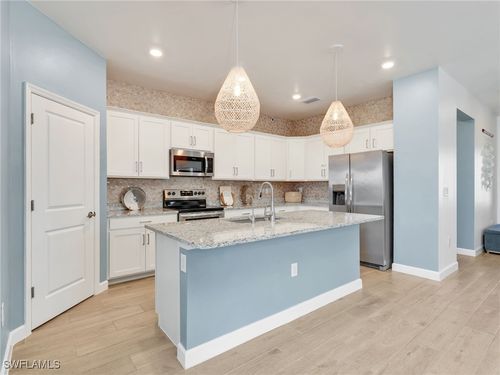 13879 Hunter Oak Dr, Fort Myers, FL, 33913-7561 | Card Image