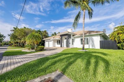 543 Hibiscus Dr, House other with 5 bedrooms, 4 bathrooms and null parking in Hallandale Beach FL | Image 3