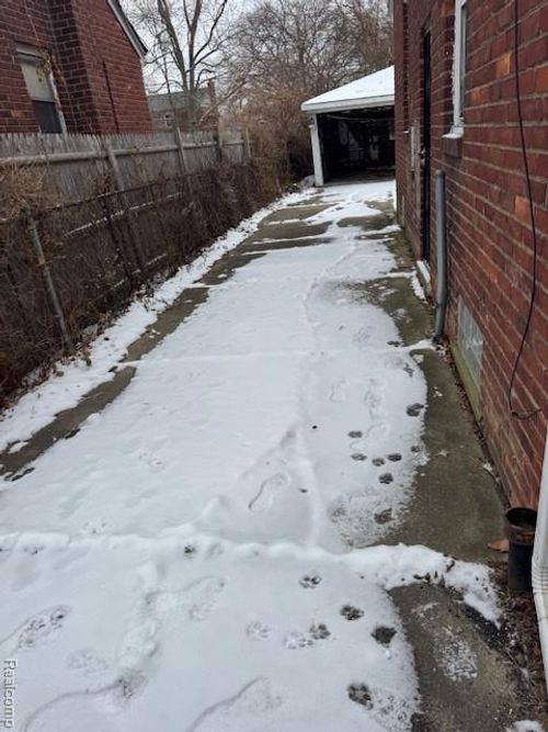 11960 Rossiter St, Detroit, MI, 48224-1107 | Card Image