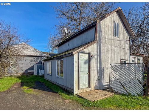 413 Ne Nash St, Roseburg, OR, 97470 | Card Image