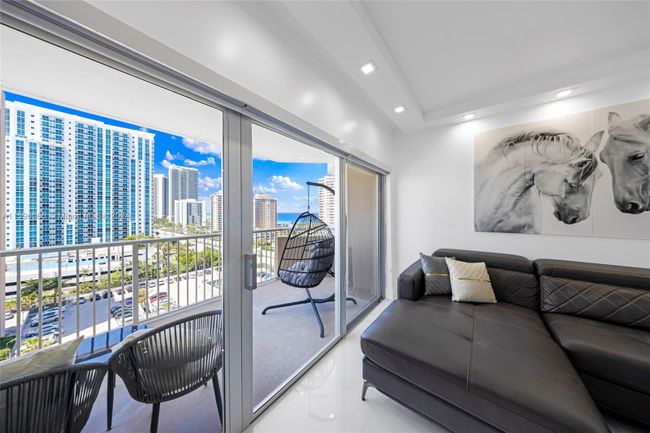 10B - 1985 S Ocean Dr, Condo with 1 bedrooms, 2 bathrooms and null parking in Hallandale Beach FL | Image 10