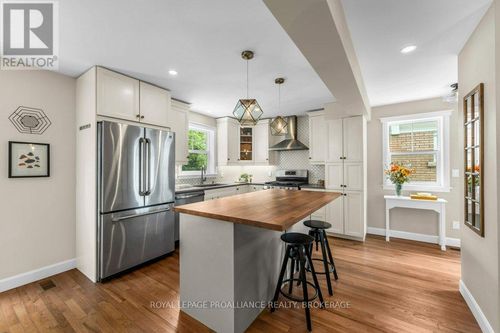 57 Helen St, Kingston, ON, K7L4P2 | Card Image