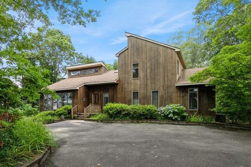 1572 Middle Rd, Calverton, NY, 11933-1419 | Card Image