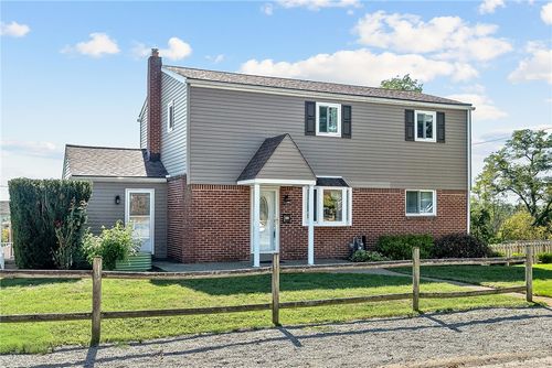 828 Alberta Dr, West Mifflin, PA, 15122-3204 | Card Image