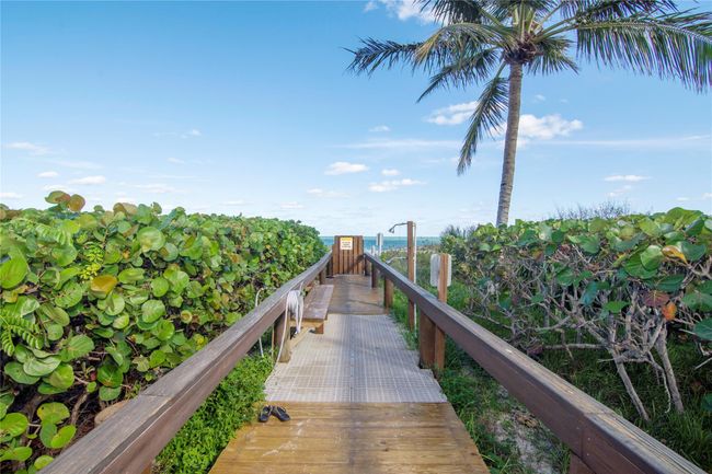 APT-601 - 3200 N Highway A1a, Condo with 2 bedrooms, 2 bathrooms and null parking in Hutchinson Island FL | Image 21