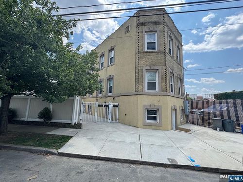 233 Malvern St, Newark, NJ, 07105-3893 | Card Image