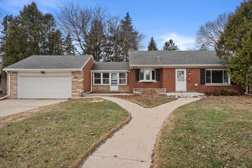 5437 N Navajo Ave, GLENDALE, WI, 53217-5038 | Card Image