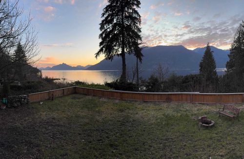 633 Shaughnessy Pl, Britannia Beach, BC, V8B1J1 | Card Image