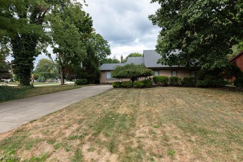 2051 Kingsborough Dr, Painesville, OH, 44077-1544 | Card Image