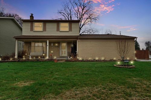 49033 Michelle Ann Dr, Chesterfield, MI, 48051-2546 | Card Image