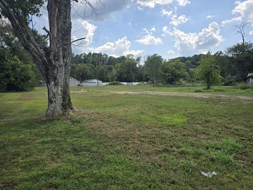 126 Fairground Dr, Waverly, TN, 37185-1727 | Card Image