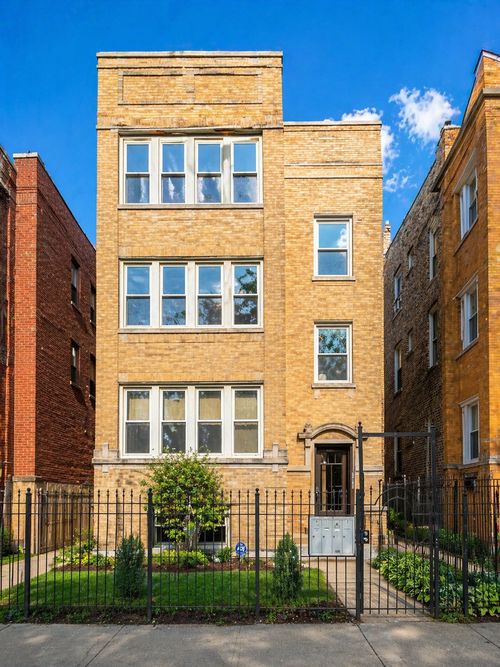 6335 N Claremont Ave, Chicago, IL, 60659-2047 | Card Image