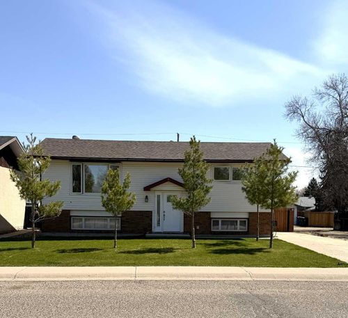 1539 4 Ave Ne, Medicine Hat, AB, T1A6C2 | Card Image
