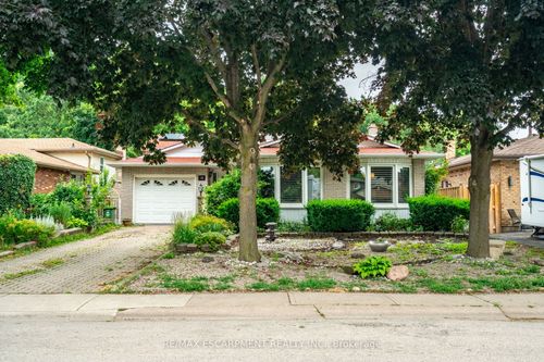 16 Flamingo Dr, Hamilton, ON, L9A4X7 | Card Image