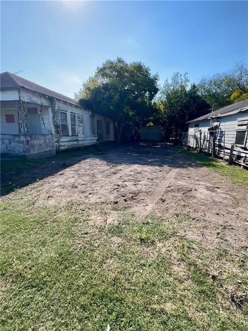 217 Spruce St, Corpus Christi, TX, 78408-4039 | Card Image