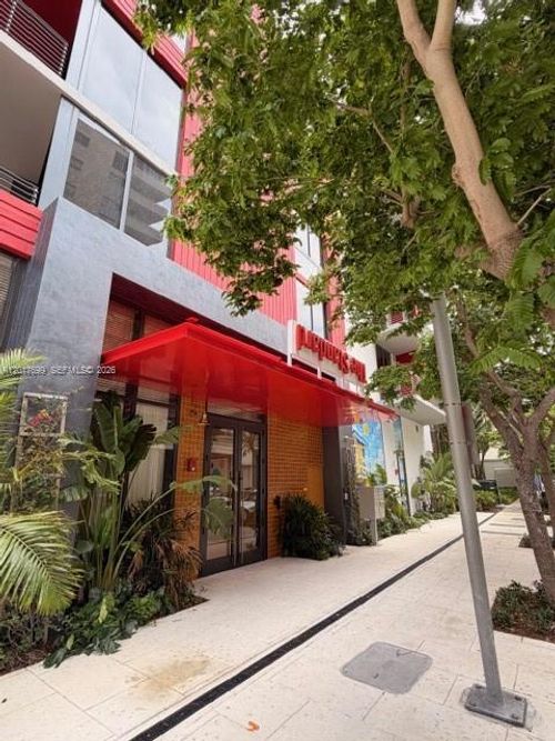 823-90 Ne 32nd St, Miami, FL, 33137 | Card Image