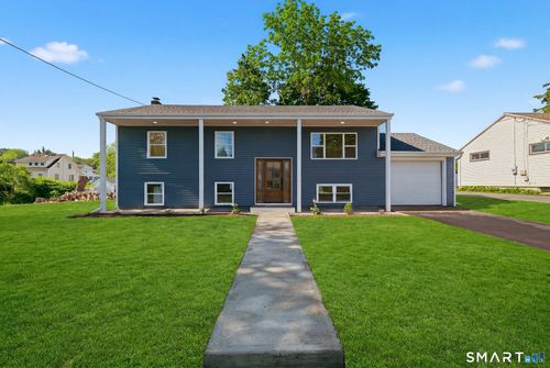 17 5th Ave, Waterford, CT, 06385-1807 | Card Image