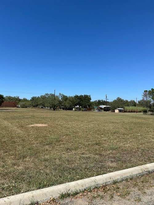 203 Post Oak Dr, Llano, TX, 78643-1892 | Card Image