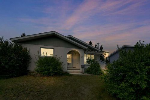 22 Blackstone Ave, Lacombe, AB, T4L1P7 | Card Image