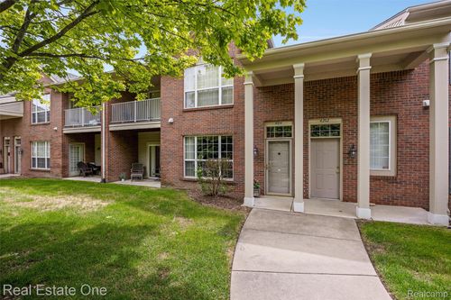4104 Chesapeake Cir, Walled Lake, MI, 48390-2999 | Card Image