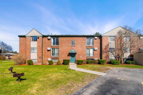 304-132 English Village Rd, Manchester, NH, 03102-2467 | Card Image