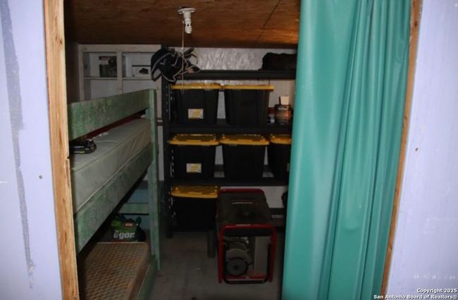 Inside small cabin | Image 24