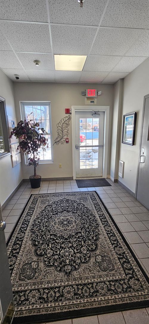 303-96 River Rd, Manchester, NH, 03104-2900 | Card Image