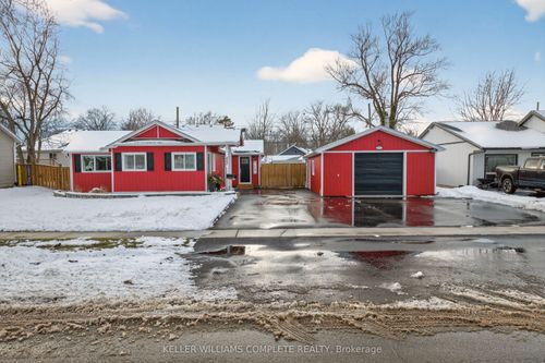 423 Ferndale Ave, Fort Erie, ON, L2A5C3 | Card Image