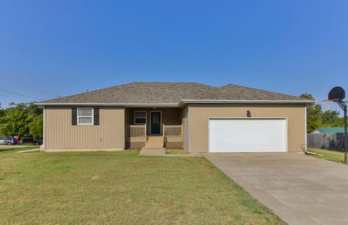 511 N Russell Ave, Bolivar, MO, 65613-3366 | Card Image