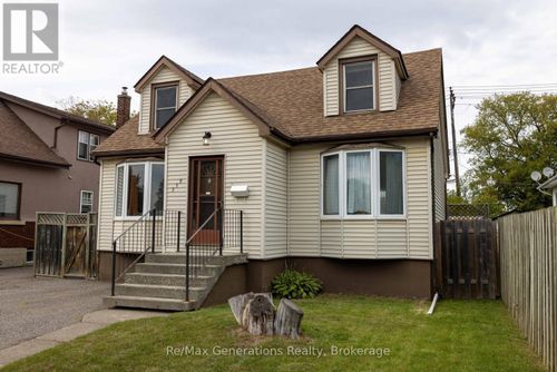559 Empire Ave E, Thunder Bay, ON, P7E4S9 | Card Image