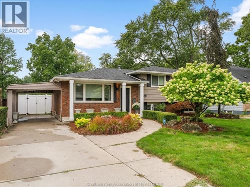 4113 Roseland Dr E, Windsor, ON, N9G1Y5 | Card Image