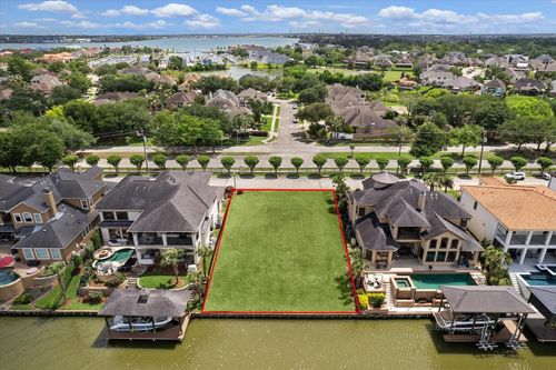 211 Blue Water Way Pvt, Kemah, TX, 77565-2399 | Card Image