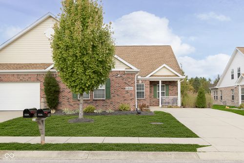 5225 Dunewood Way, Avon, IN, 46123-7073 | Card Image