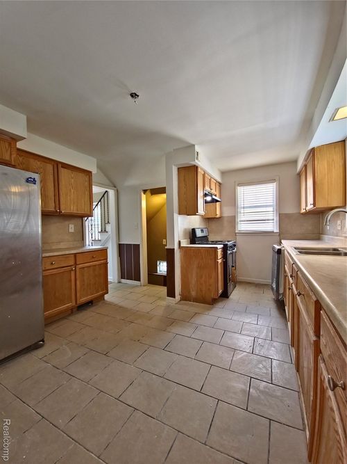 8312 E Outer Dr, Detroit, MI, 48213-1387 | Card Image