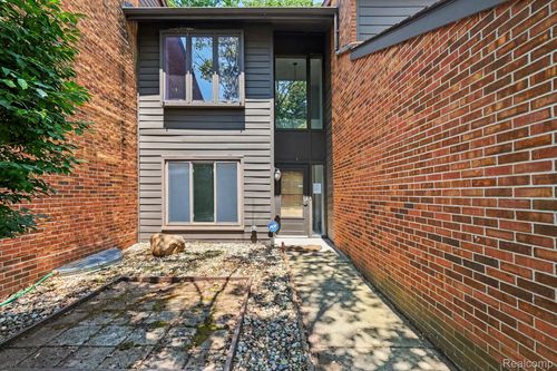 2056 Walden Ct, Flint, MI, 48532-2425 | Card Image