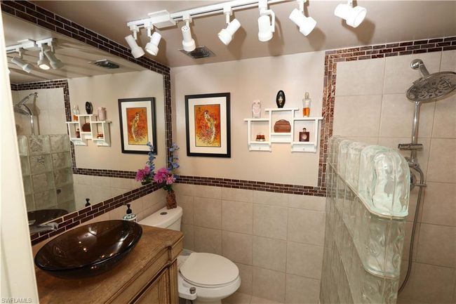 APT-209 - 37 High Point Cir E, Condo with 2 bedrooms, 2 bathrooms and 1 parking in NAPLES FL | Image 17