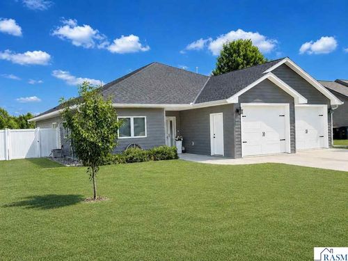 1122 Crystal Lake Dr, Lake Crystal, MN, 56055-2410 | Card Image