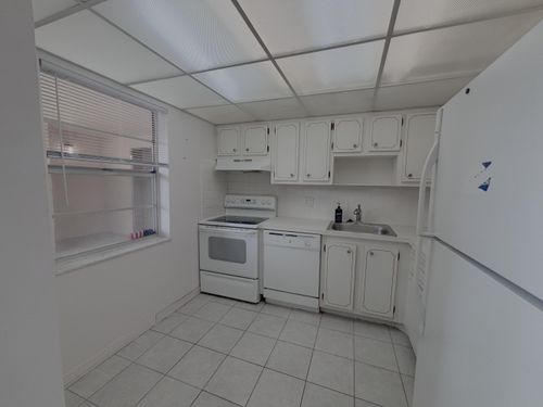 205-1015 Country Club Dr, Margate, FL, 33063-3221 | Card Image