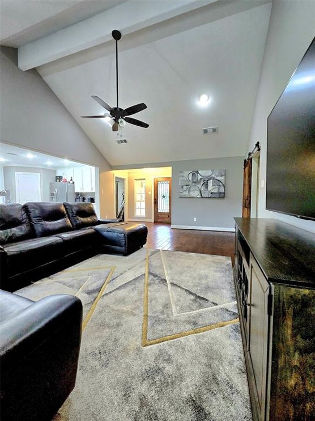 LIVING ROOM with vaulted ceilings. | Image 19