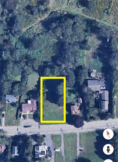 61 Willow Ln, Portsmouth, RI, 02871-1611 | Card Image