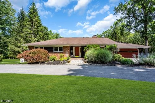 20 Cora Ln, Chester, NJ, 07930-2711 | Card Image