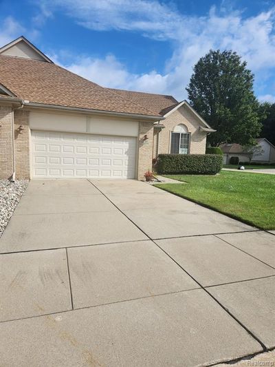 30119 Indianwood Drive, Condo with 2 bedrooms, 2 bathrooms and null parking in Chesterfield Twp MI | Image 1