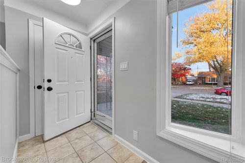 8453 N Silvery Ln, Dearborn Heights, MI, 48127-1318 | Card Image